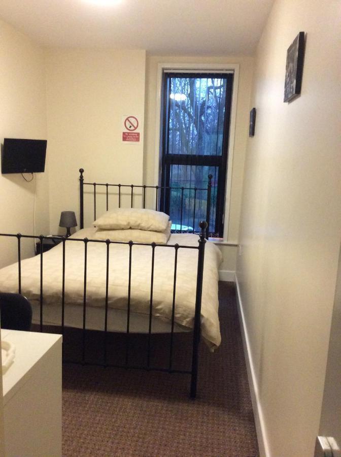 Kings Arms Hotel Farnworth Esterno foto