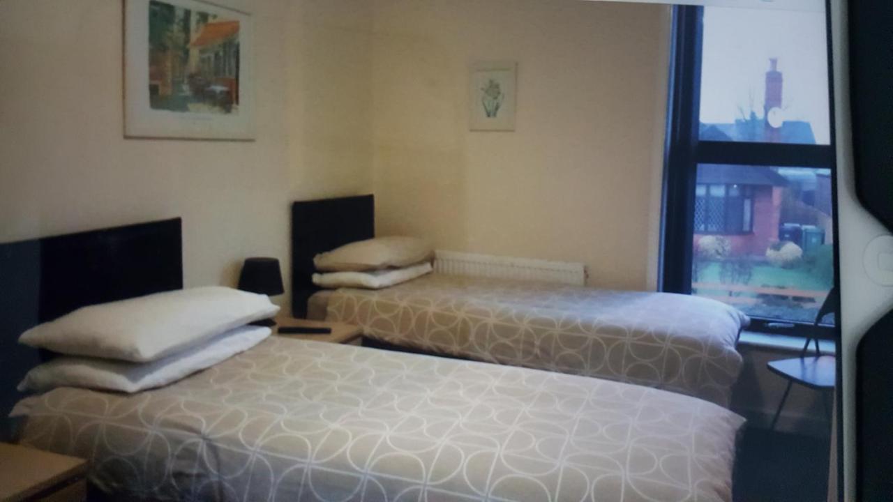 Kings Arms Hotel Farnworth Esterno foto