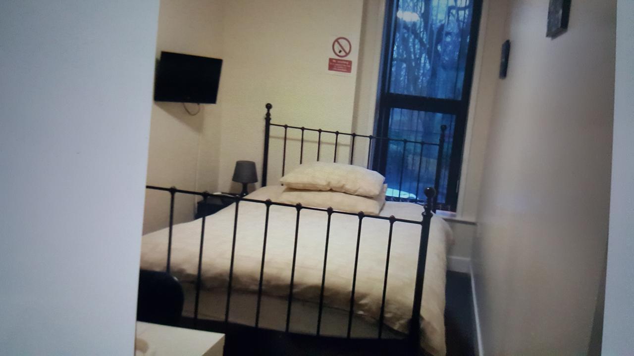 Kings Arms Hotel Farnworth Esterno foto